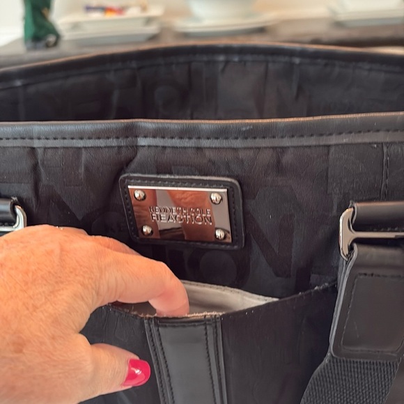 Kenneth Cole Reaction Black Briefcase with Sleek Design - Picture 2 of 9